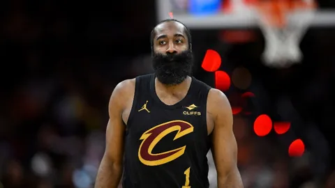 穆西亚拉力挽狂澜，法兰克福进球荣膺拜仁二月最佳评选